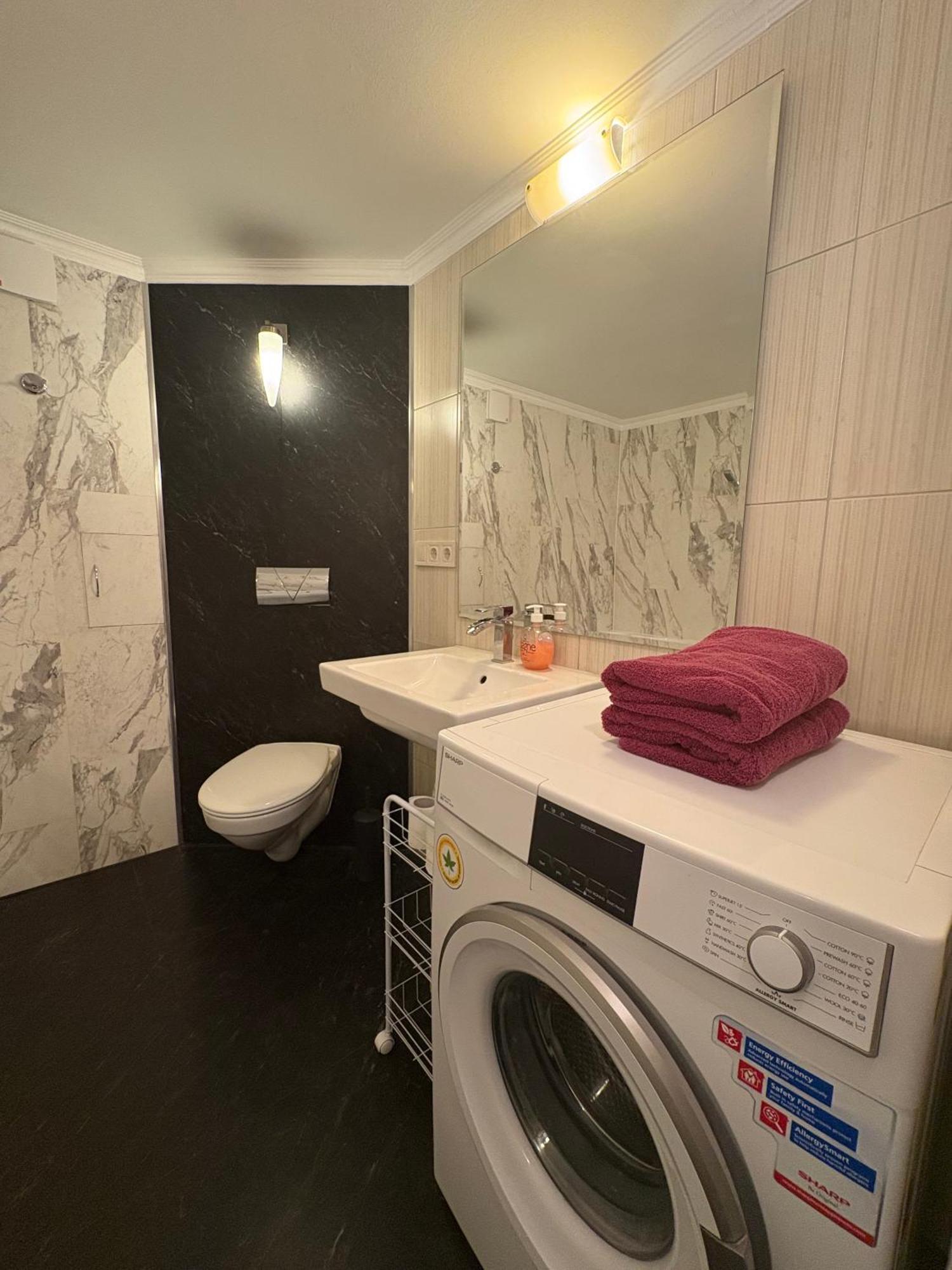Cat Garden Premium Apartments Riga Esterno foto